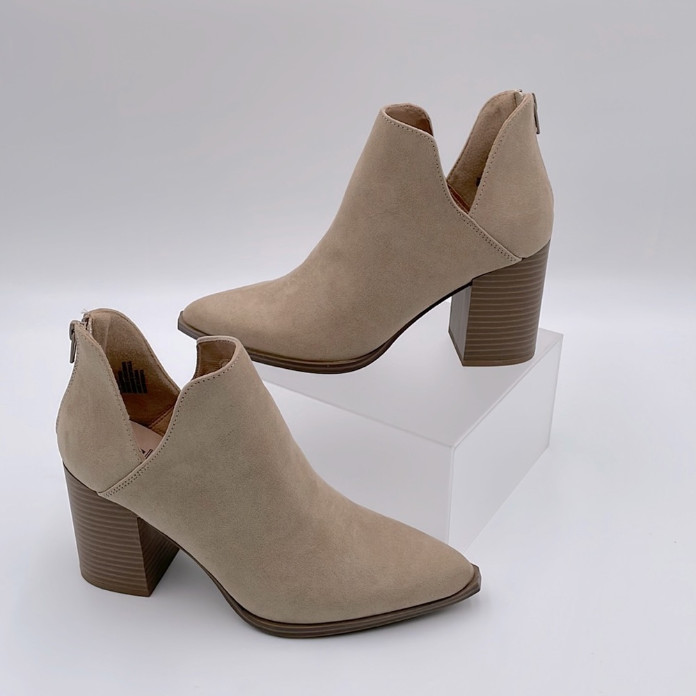 SM‎ New York Celine Tan Suede Boots Booties Ankle Boot 3.5” Heel - 8.5